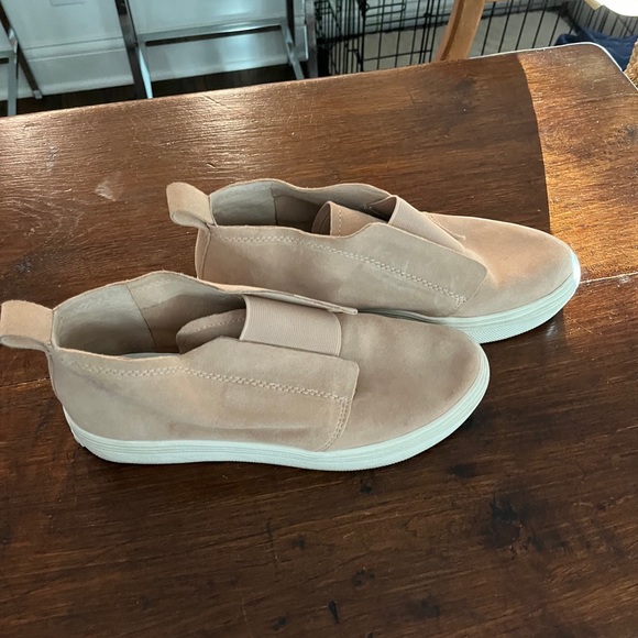 dolce vita tan suede slip on sneakers - Picture 4 of 5